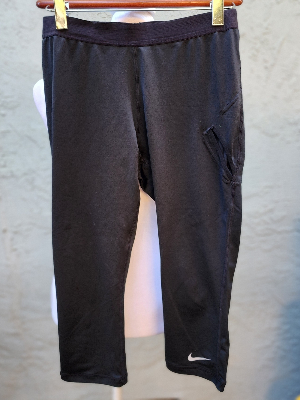 Nike Dri-FIT Black Cropped Capri Leggings Running Workout Pants Size [S]